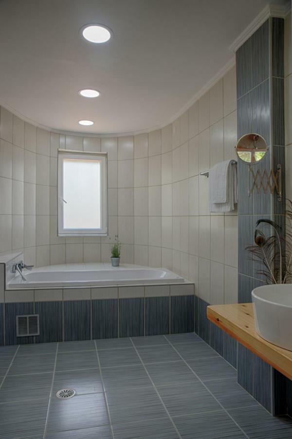 Modern Eco Friendly Villa Close To Town Pelekas Dış mekan fotoğraf